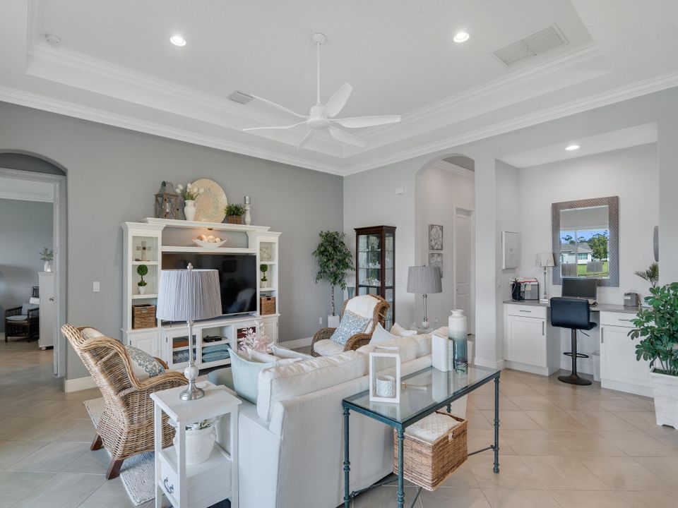 For Sale: $550,000 (2 beds, 2 baths, 2082 Square Feet)