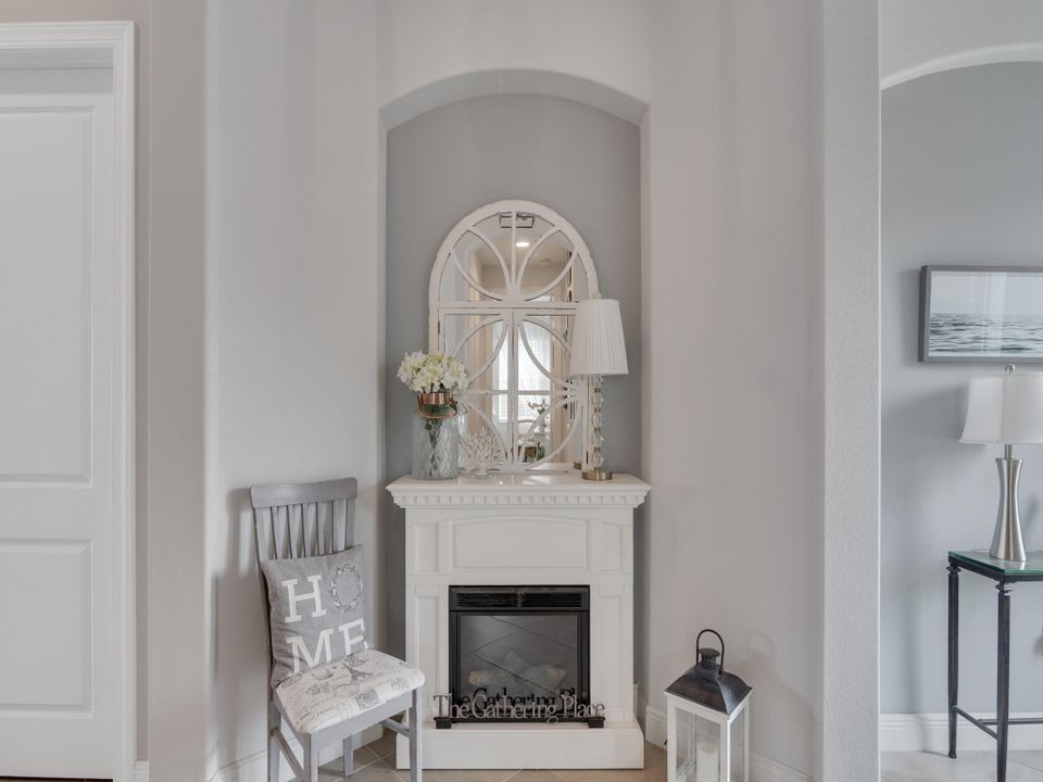 For Sale: $550,000 (2 beds, 2 baths, 2082 Square Feet)