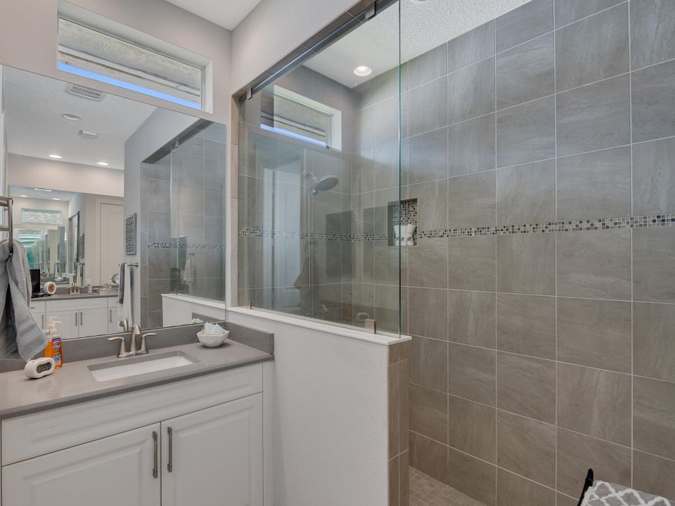 For Sale: $550,000 (2 beds, 2 baths, 2082 Square Feet)