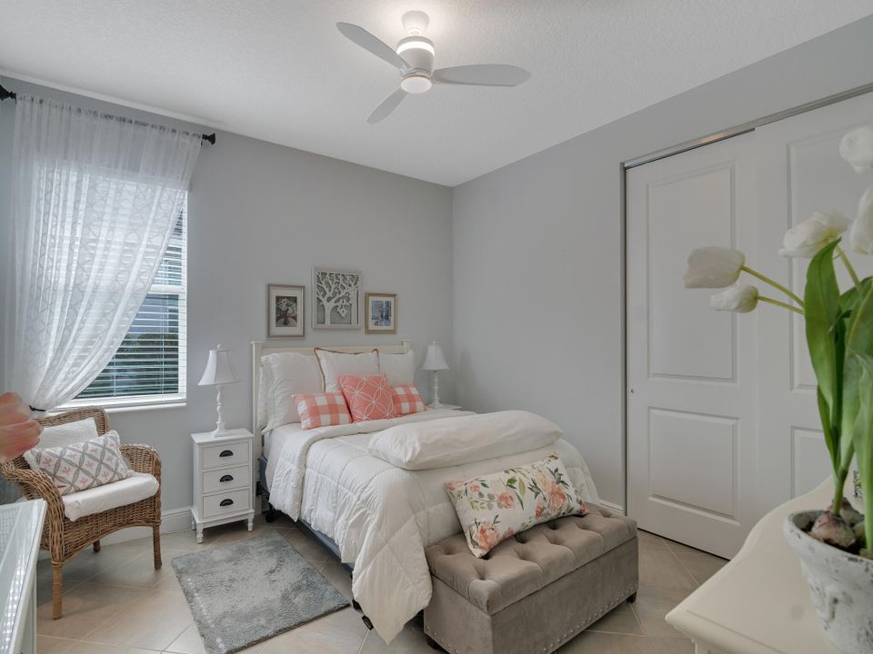 For Sale: $550,000 (2 beds, 2 baths, 2082 Square Feet)