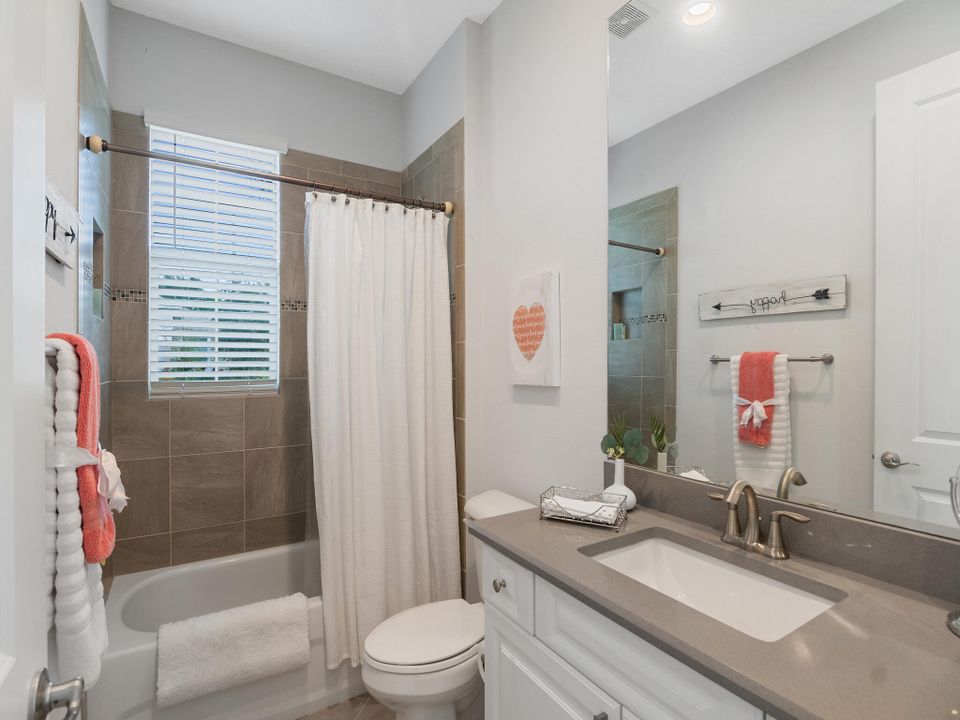 For Sale: $550,000 (2 beds, 2 baths, 2082 Square Feet)