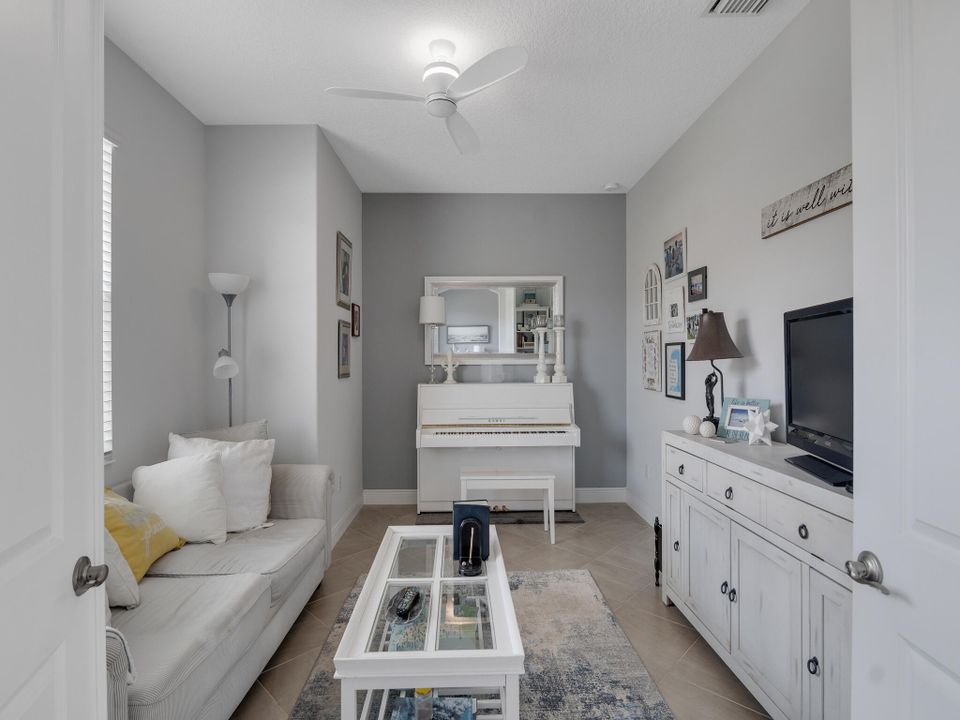 For Sale: $550,000 (2 beds, 2 baths, 2082 Square Feet)