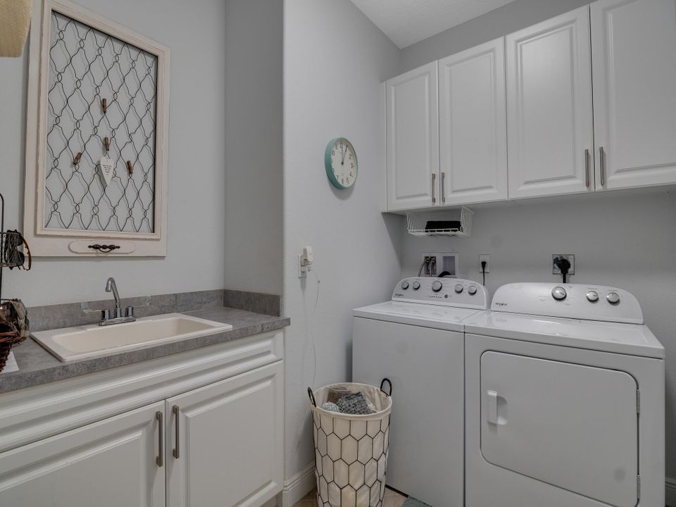 For Sale: $550,000 (2 beds, 2 baths, 2082 Square Feet)