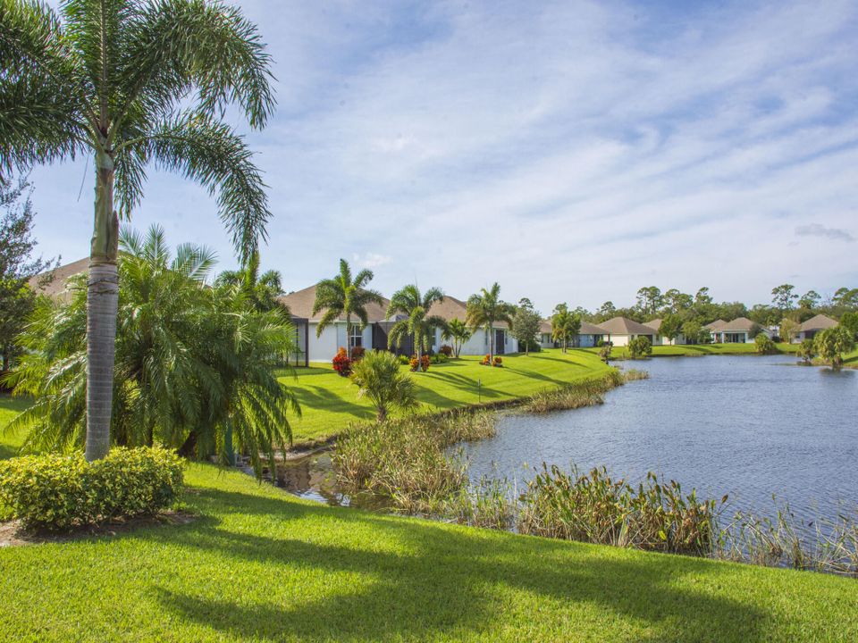 For Sale: $550,000 (2 beds, 2 baths, 2082 Square Feet)