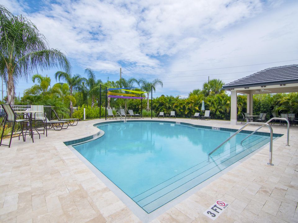 For Sale: $550,000 (2 beds, 2 baths, 2082 Square Feet)