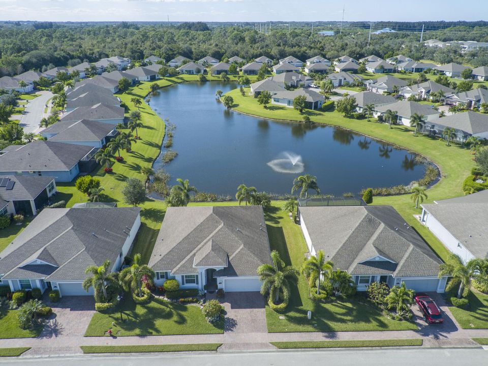 For Sale: $550,000 (2 beds, 2 baths, 2082 Square Feet)