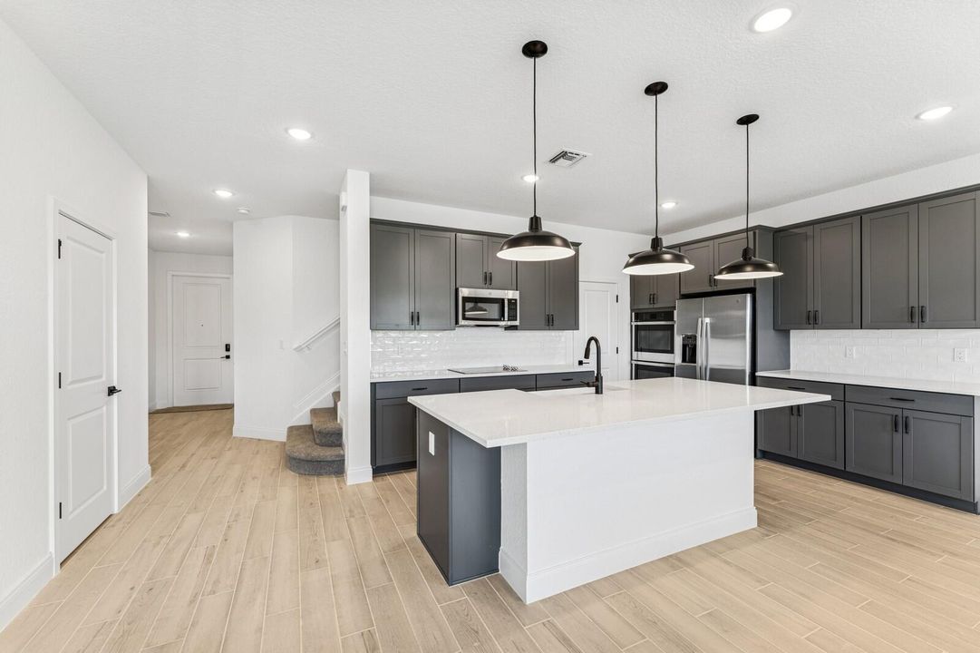 На продажу: $489,995 (3 спален, 2 ванн, 1986 Квадратных фут)