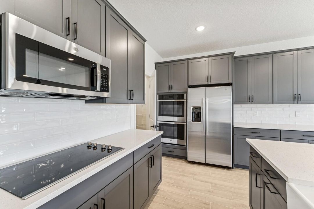 На продажу: $489,995 (3 спален, 2 ванн, 1986 Квадратных фут)