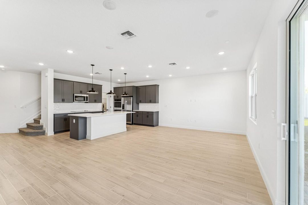 На продажу: $489,995 (3 спален, 2 ванн, 1986 Квадратных фут)