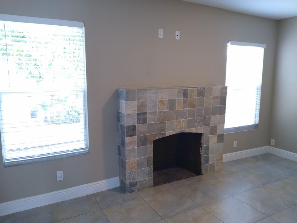 Под контрактом: $1,650 (2 спален, 1 ванн, 1000 Квадратных фут)