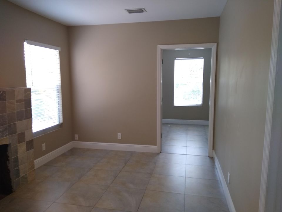 Под контрактом: $1,650 (2 спален, 1 ванн, 1000 Квадратных фут)