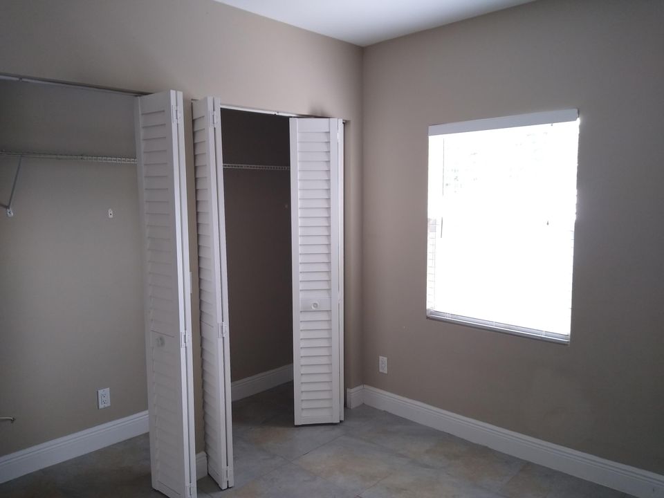 Под контрактом: $1,650 (2 спален, 1 ванн, 1000 Квадратных фут)