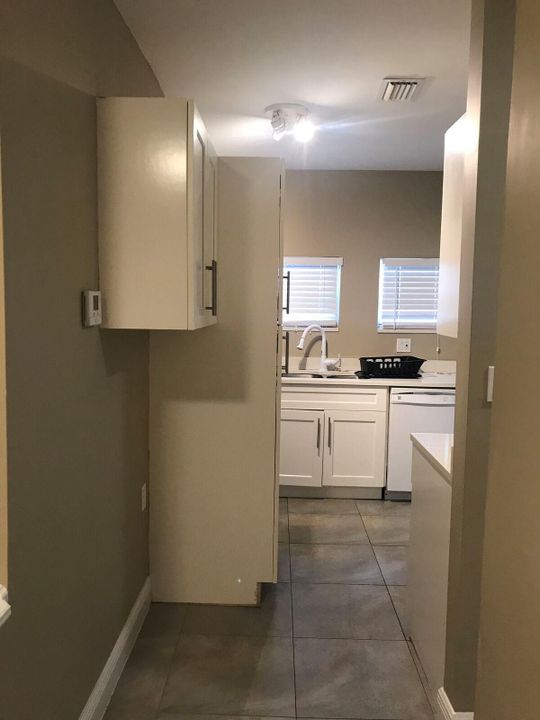 Под контрактом: $1,650 (2 спален, 1 ванн, 1000 Квадратных фут)