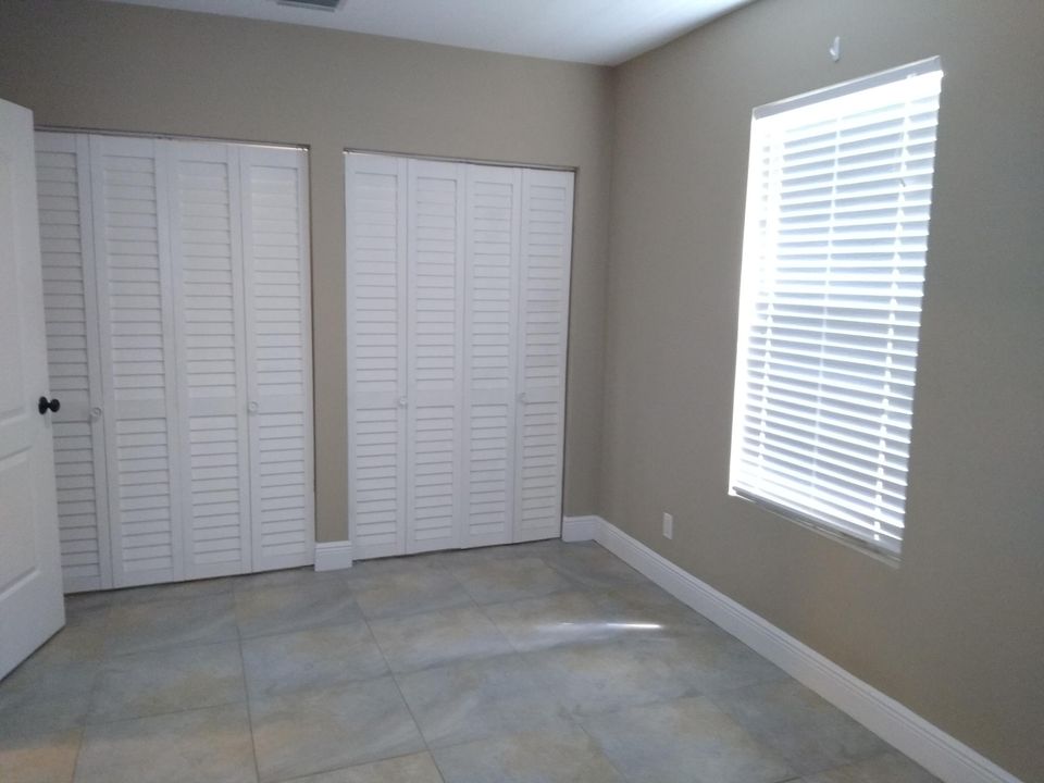 Под контрактом: $1,650 (2 спален, 1 ванн, 1000 Квадратных фут)