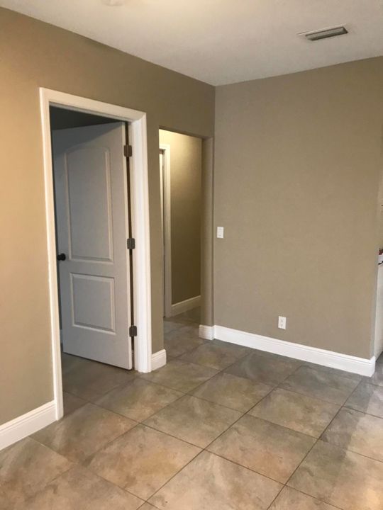 Под контрактом: $1,650 (2 спален, 1 ванн, 1000 Квадратных фут)