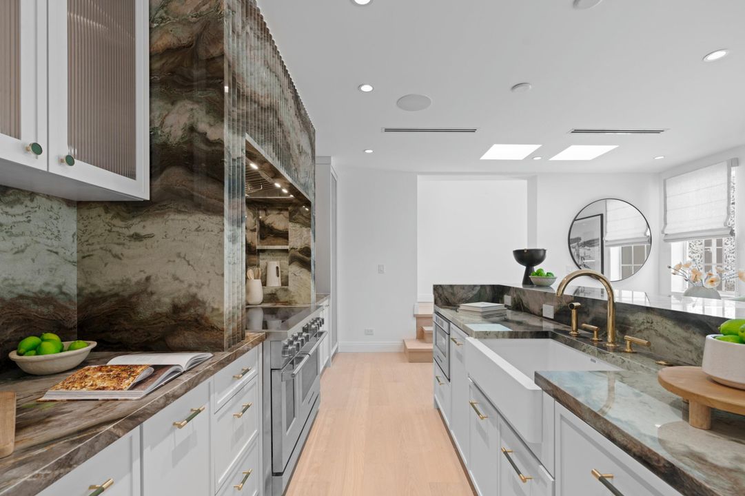 На продажу: $11,800,000 (0 спален, 0 ванн, 4213 Квадратных фут)