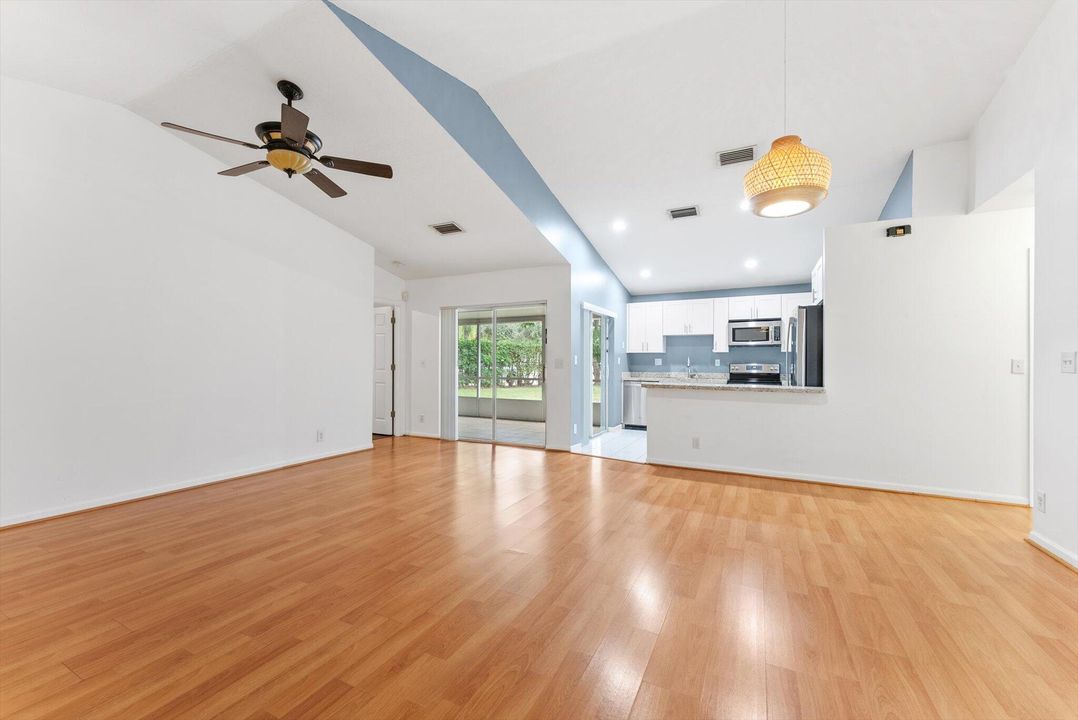 For Sale: $495,000 (3 beds, 2 baths, 1251 Square Feet)