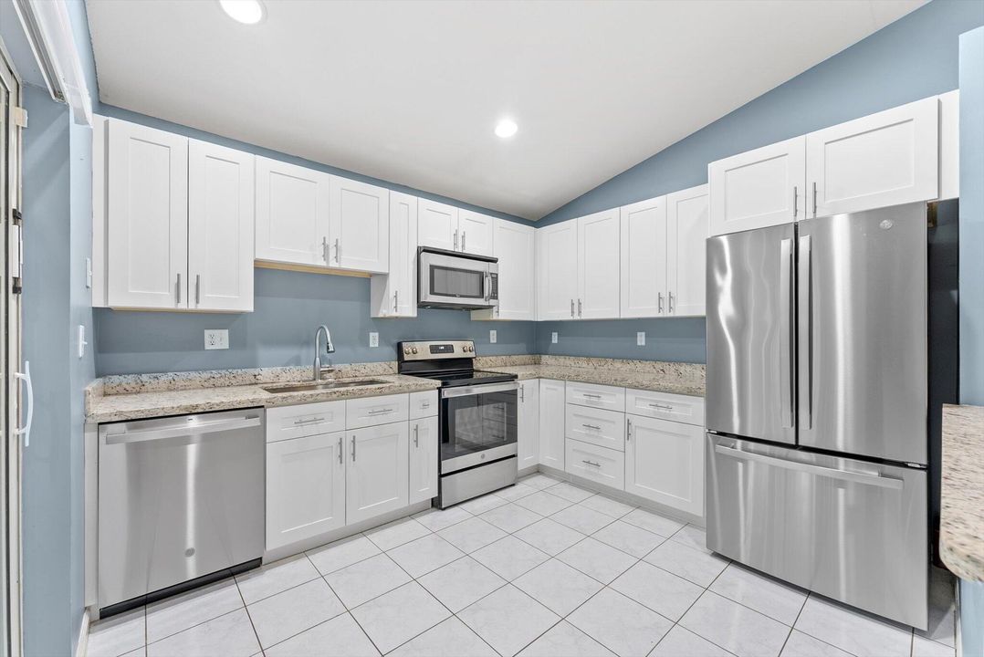 For Sale: $495,000 (3 beds, 2 baths, 1251 Square Feet)