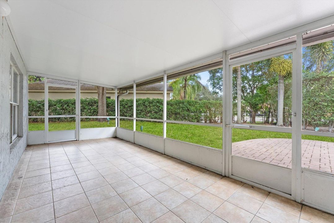 For Sale: $495,000 (3 beds, 2 baths, 1251 Square Feet)