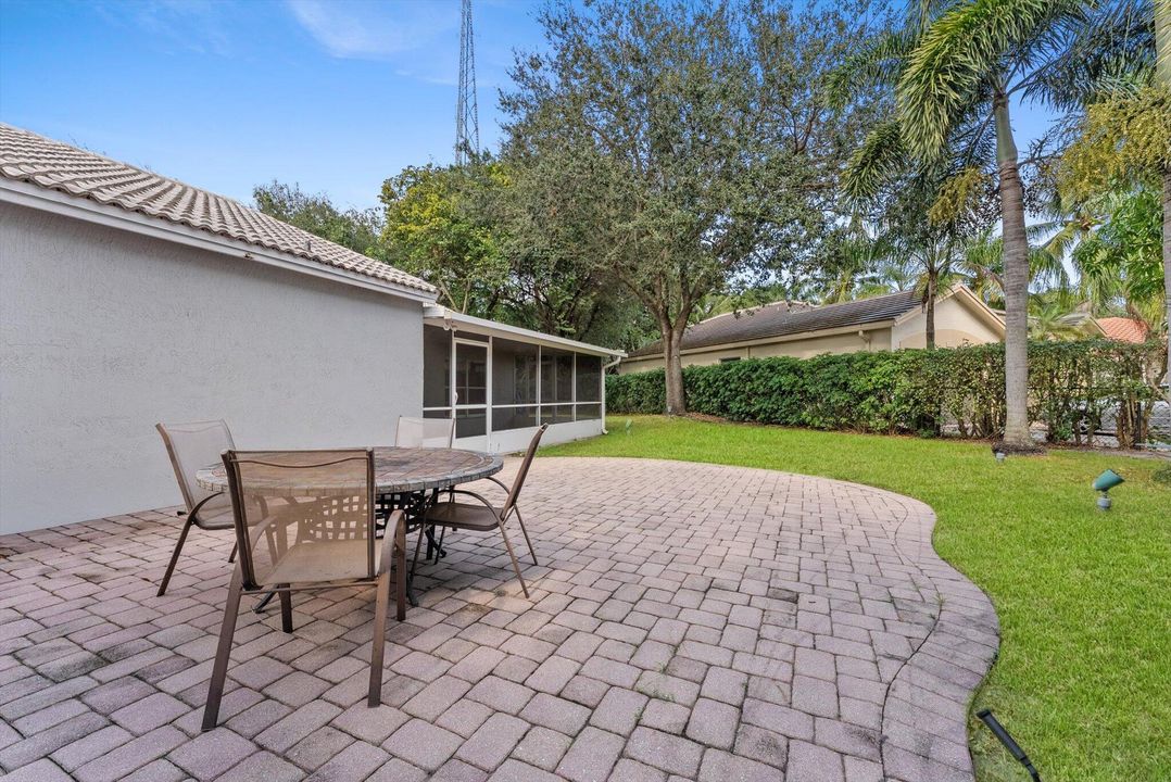 For Sale: $495,000 (3 beds, 2 baths, 1251 Square Feet)