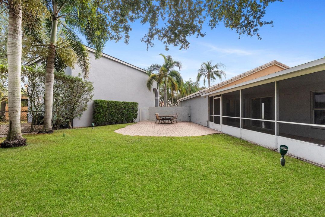 For Sale: $495,000 (3 beds, 2 baths, 1251 Square Feet)