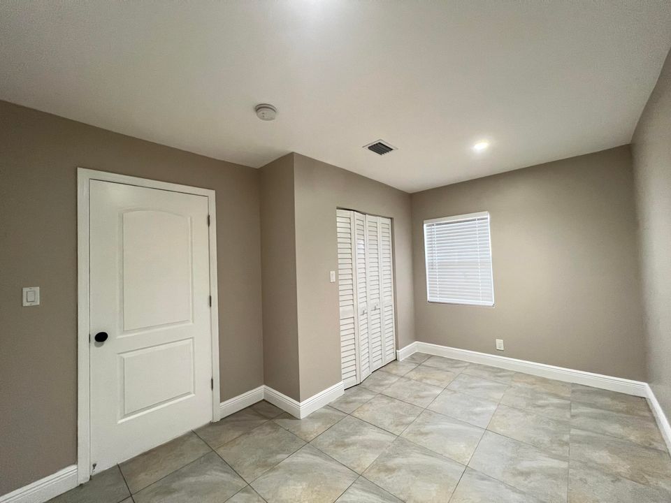 出租: $1,500 (1 贝兹, 1 浴室, 700 平方英尺)