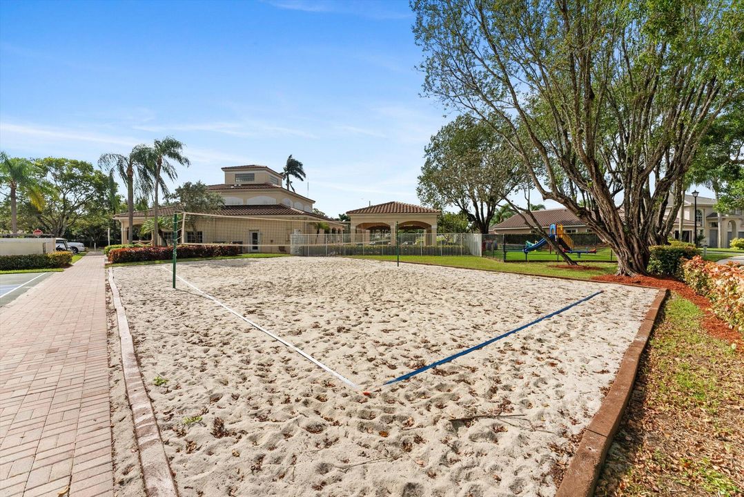 For Sale: $495,000 (3 beds, 2 baths, 1251 Square Feet)