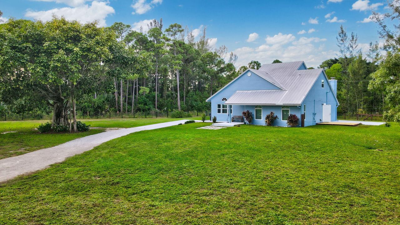 For Sale: $675,000 (3 beds, 2 baths, 2002 Square Feet)