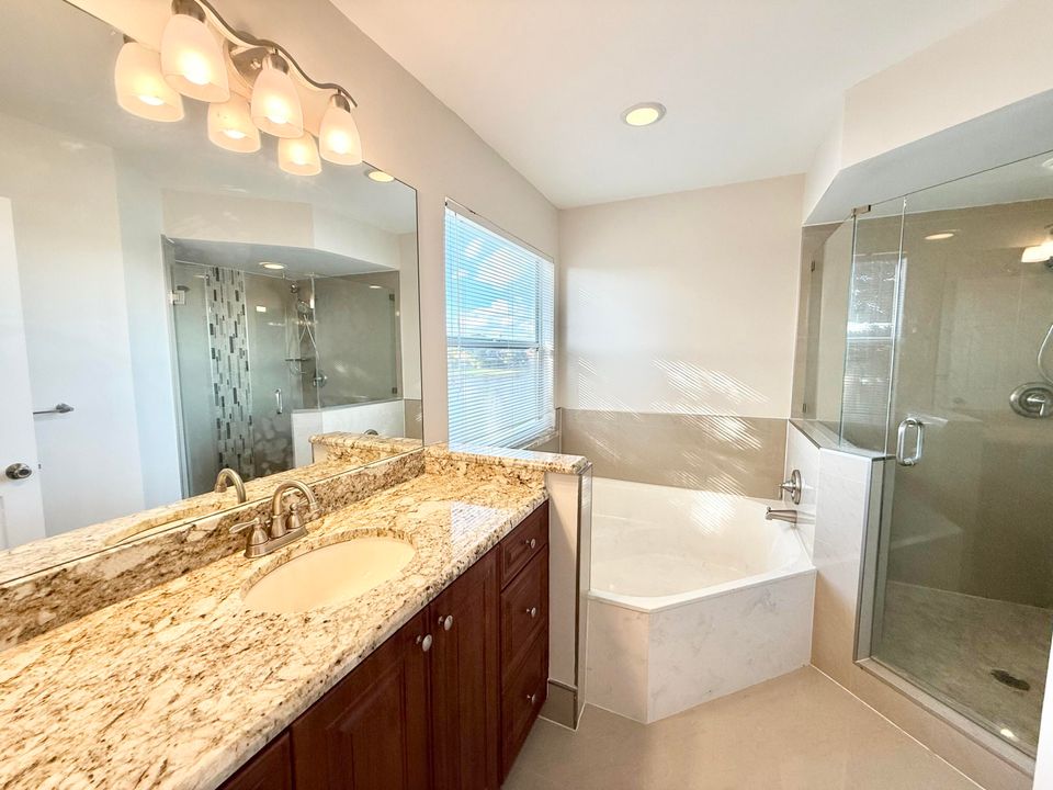 出租: $4,200 (4 贝兹, 2 浴室, 2633 平方英尺)