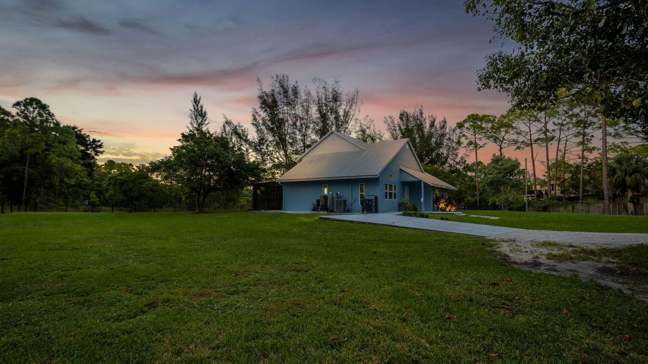 For Sale: $675,000 (3 beds, 2 baths, 2002 Square Feet)