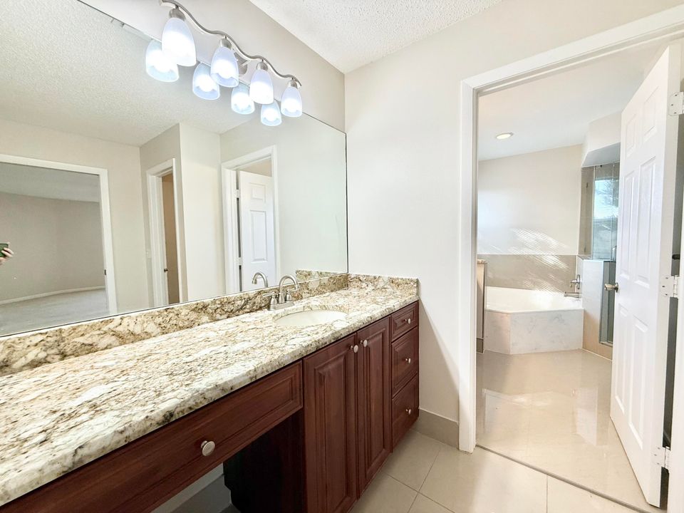 出租: $4,200 (4 贝兹, 2 浴室, 2633 平方英尺)