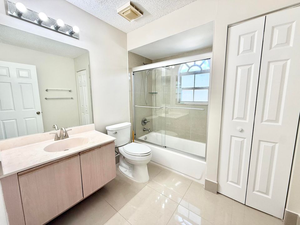 出租: $4,200 (4 贝兹, 2 浴室, 2633 平方英尺)