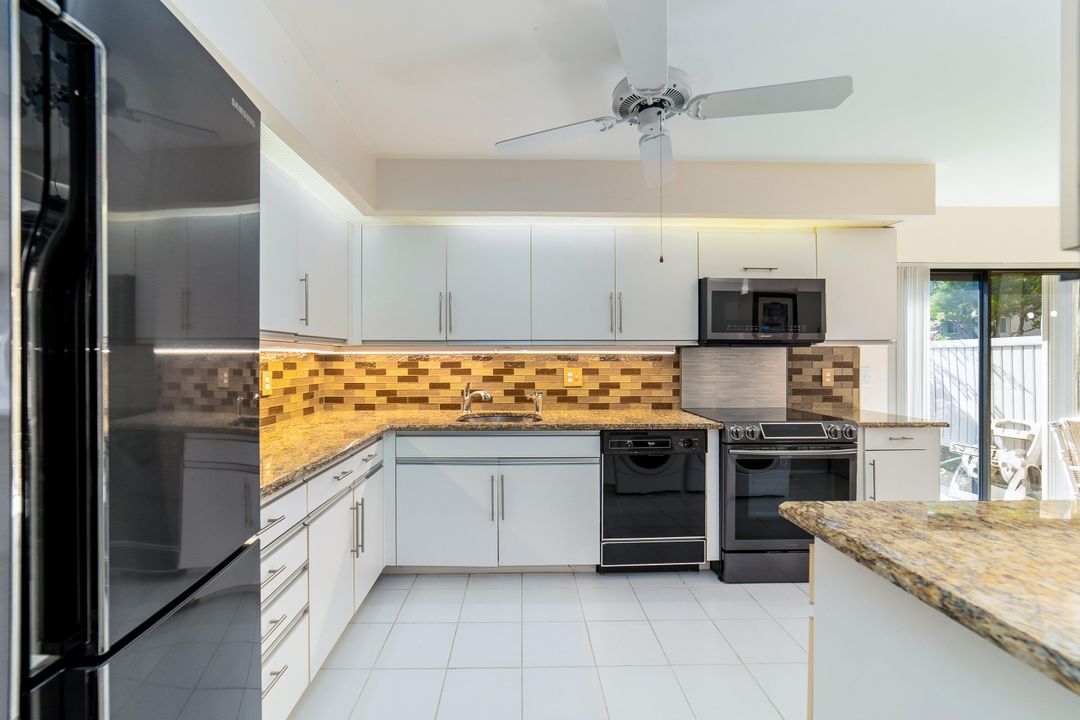 For Sale: $325,000 (3 beds, 2 baths, 1809 Square Feet)