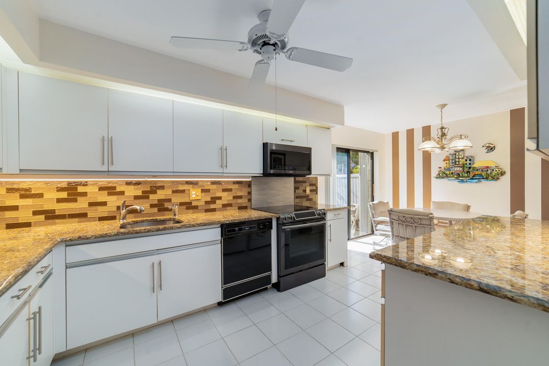For Sale: $325,000 (3 beds, 2 baths, 1809 Square Feet)