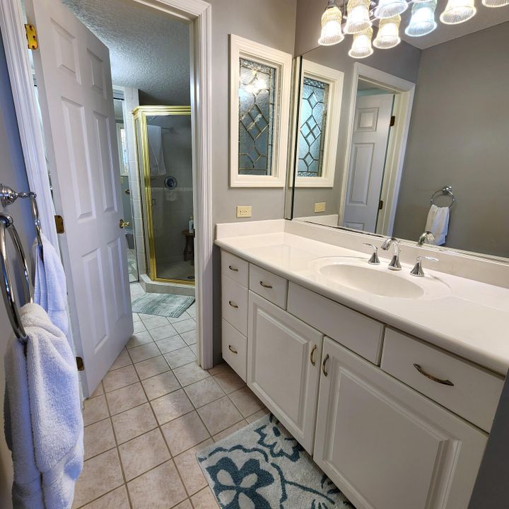 待售: $425,000 (2 贝兹, 2 浴室, 1126 平方英尺)