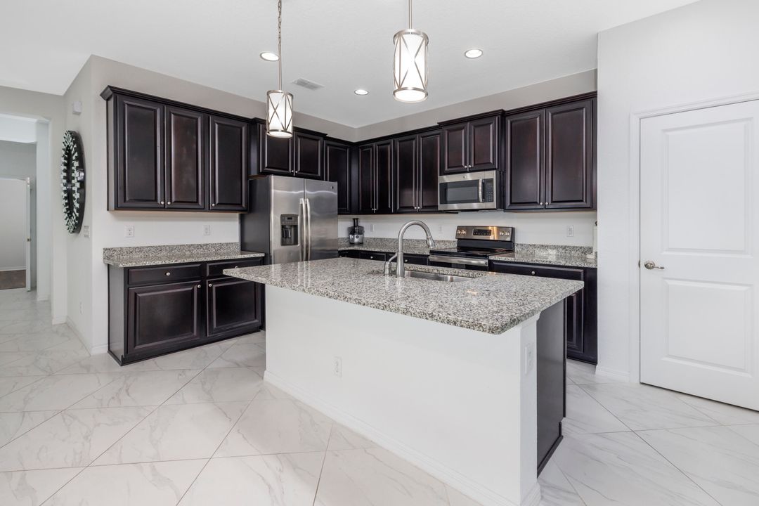 En Venta: $385,000 (2 camas, 2 baños, 1654 Pies cuadrados)