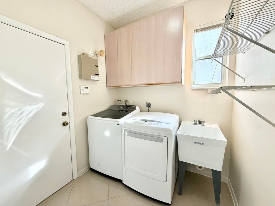 出租: $4,200 (4 贝兹, 2 浴室, 2633 平方英尺)