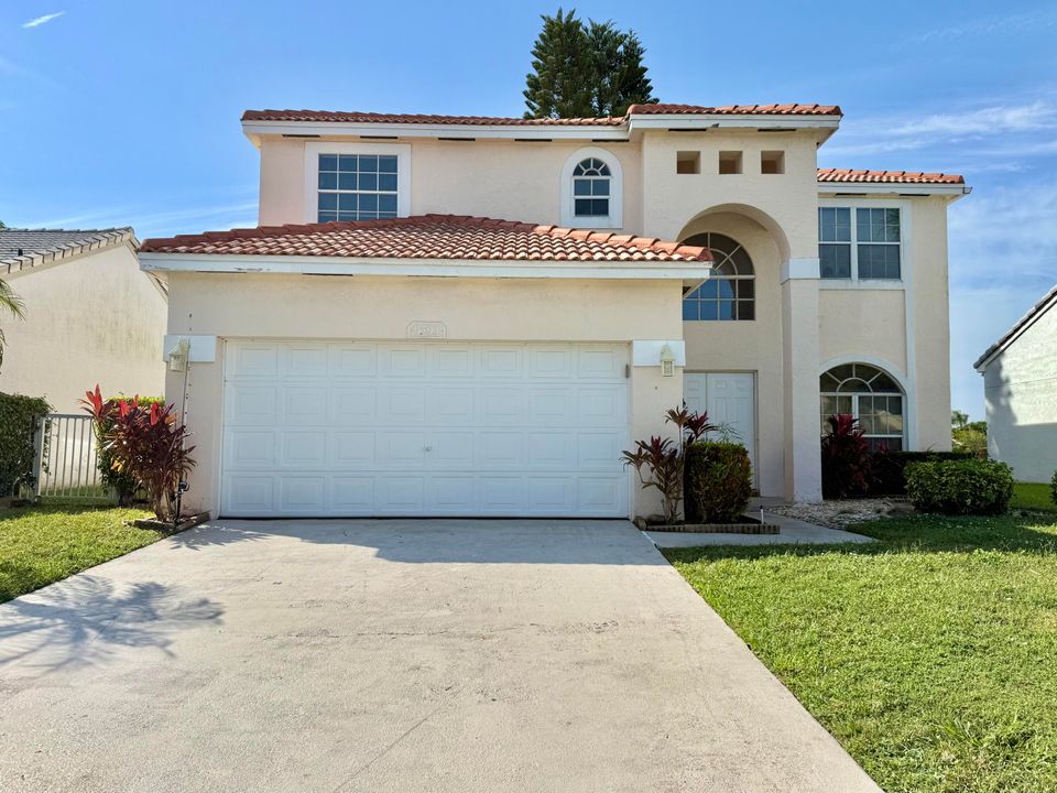 出租: $4,200 (4 贝兹, 2 浴室, 2633 平方英尺)