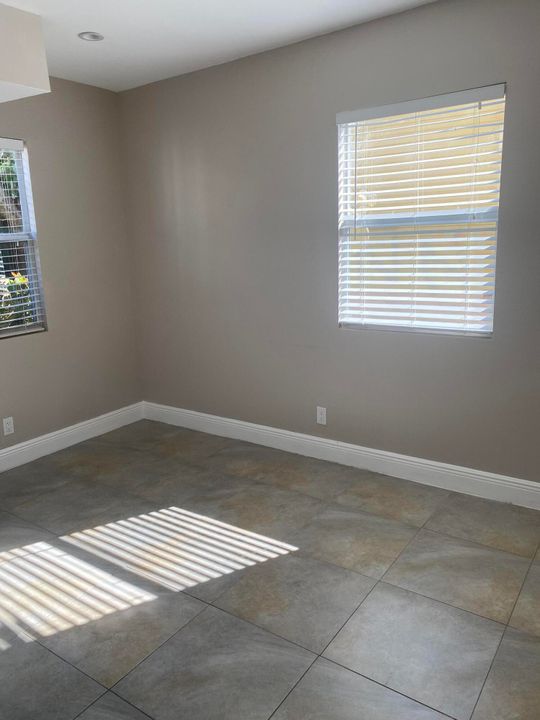 出租: $1,500 (1 贝兹, 1 浴室, 700 平方英尺)