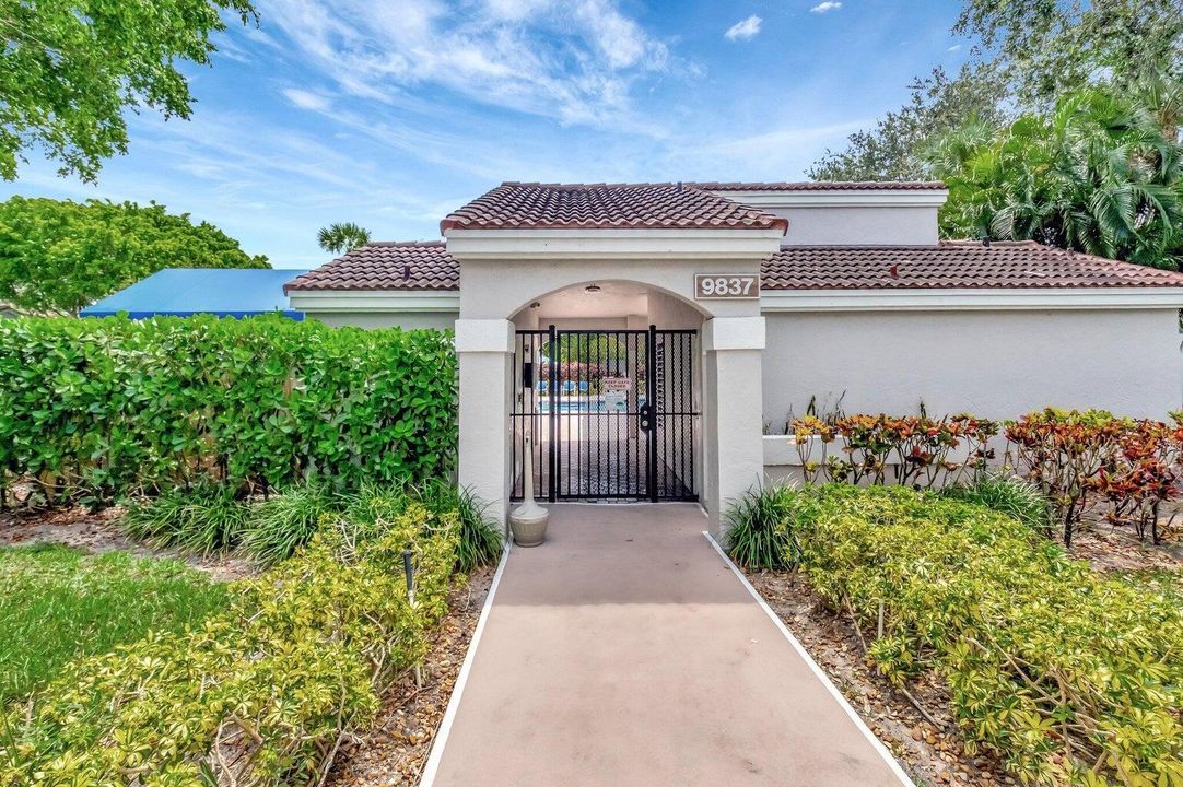 For Rent: $2,400 (3 beds, 2 baths, 1134 Square Feet)