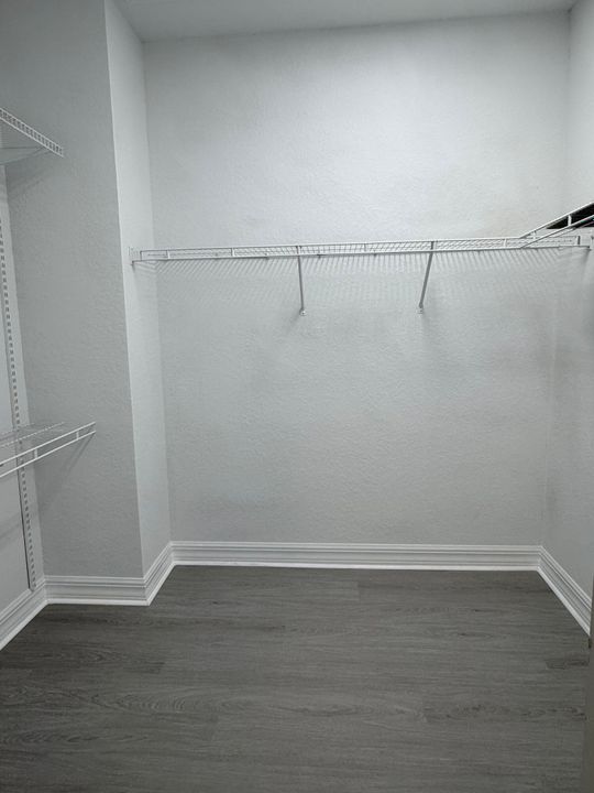 合同活跃: $2,350 (3 贝兹, 2 浴室, 1338 平方英尺)