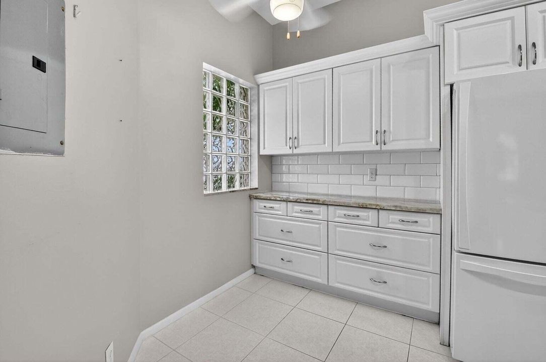 For Rent: $2,400 (3 beds, 2 baths, 1134 Square Feet)