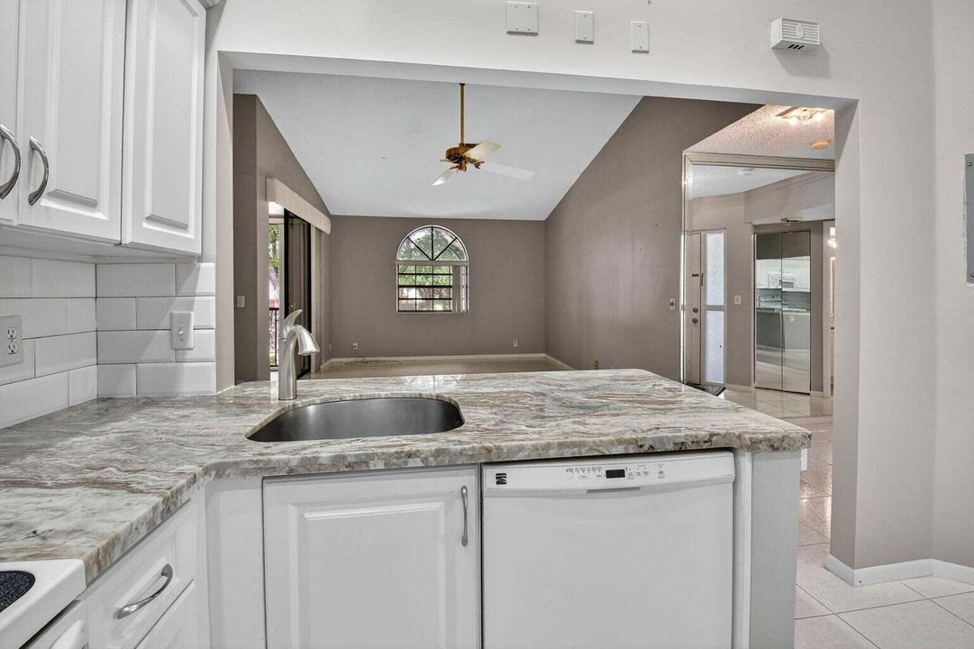 For Rent: $2,400 (3 beds, 2 baths, 1134 Square Feet)