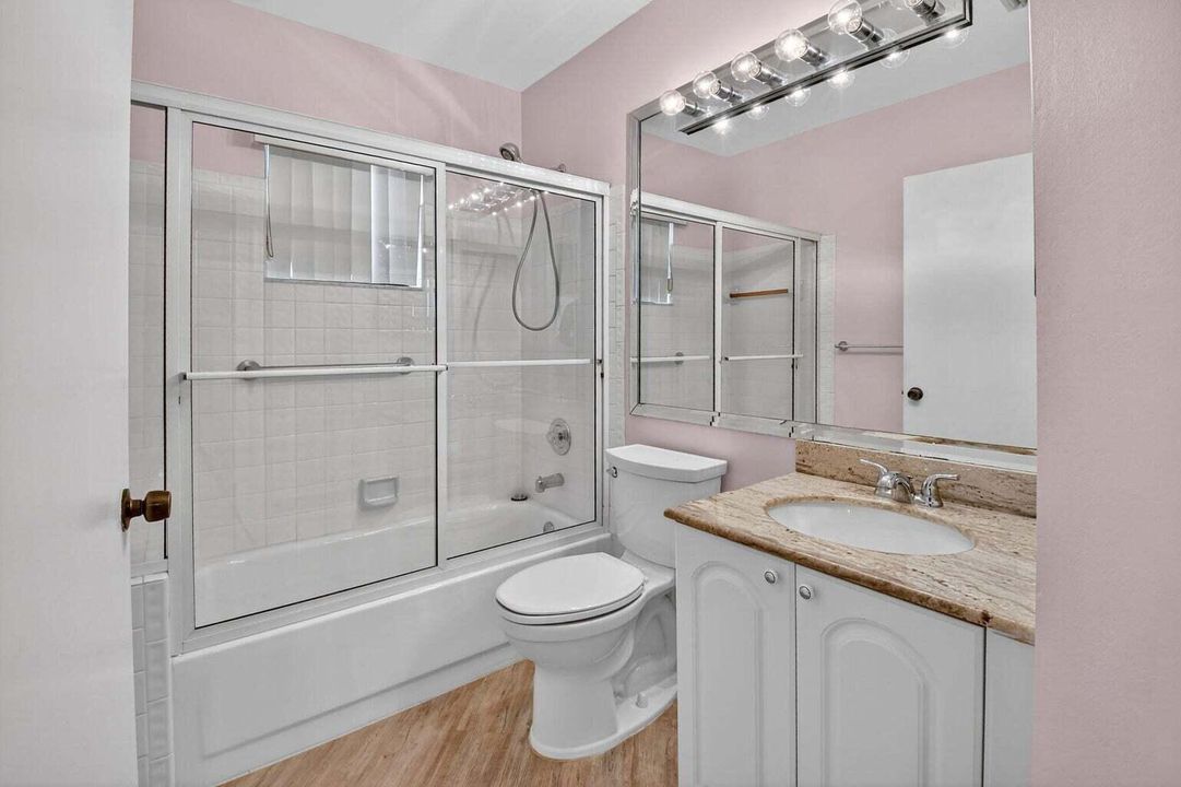 For Rent: $2,400 (3 beds, 2 baths, 1134 Square Feet)