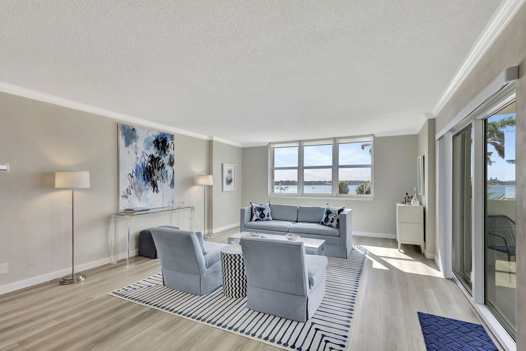 En Venta: $695,000 (3 camas, 2 baños, 1480 Pies cuadrados)