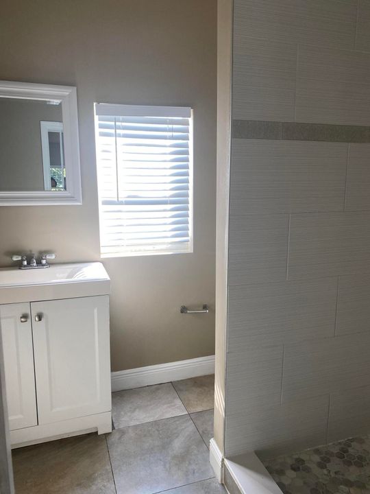 Под контрактом: $1,650 (2 спален, 1 ванн, 1000 Квадратных фут)