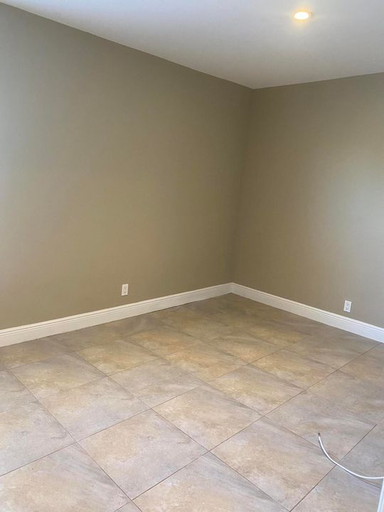 Под контрактом: $1,650 (2 спален, 1 ванн, 1000 Квадратных фут)