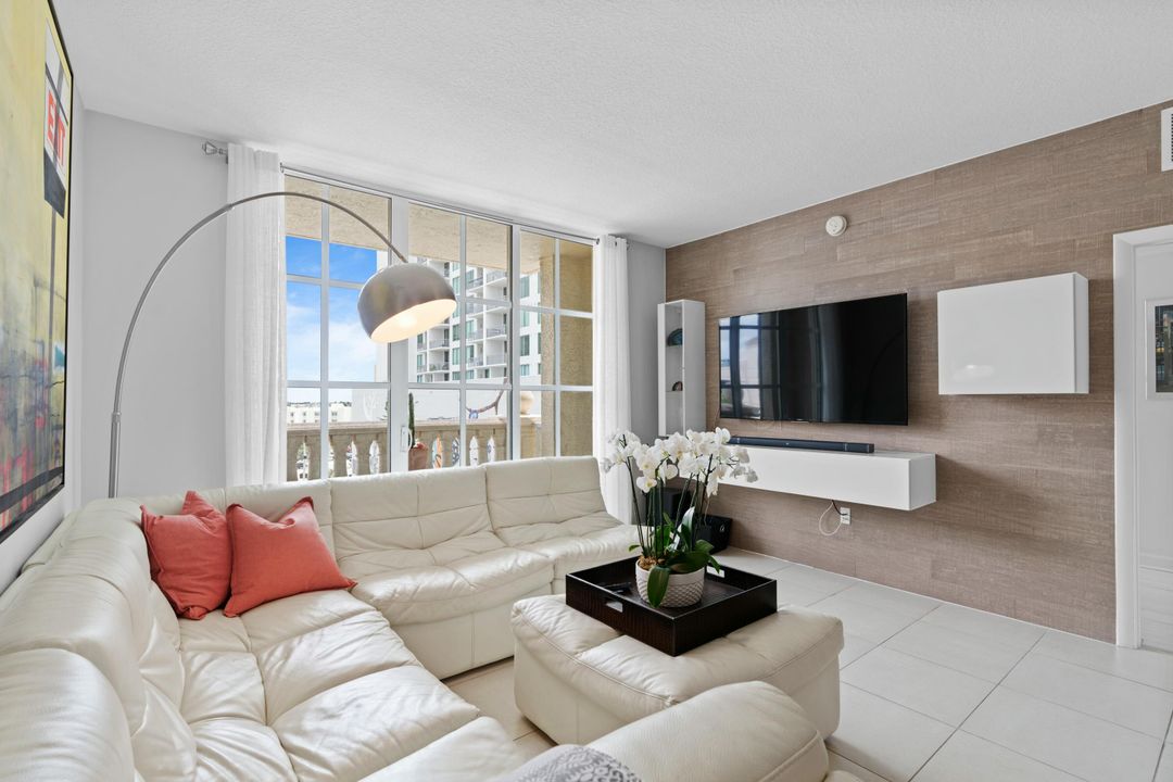 Active With Contract: $4,200 (2 beds, 2 baths, 1160 Square Feet)