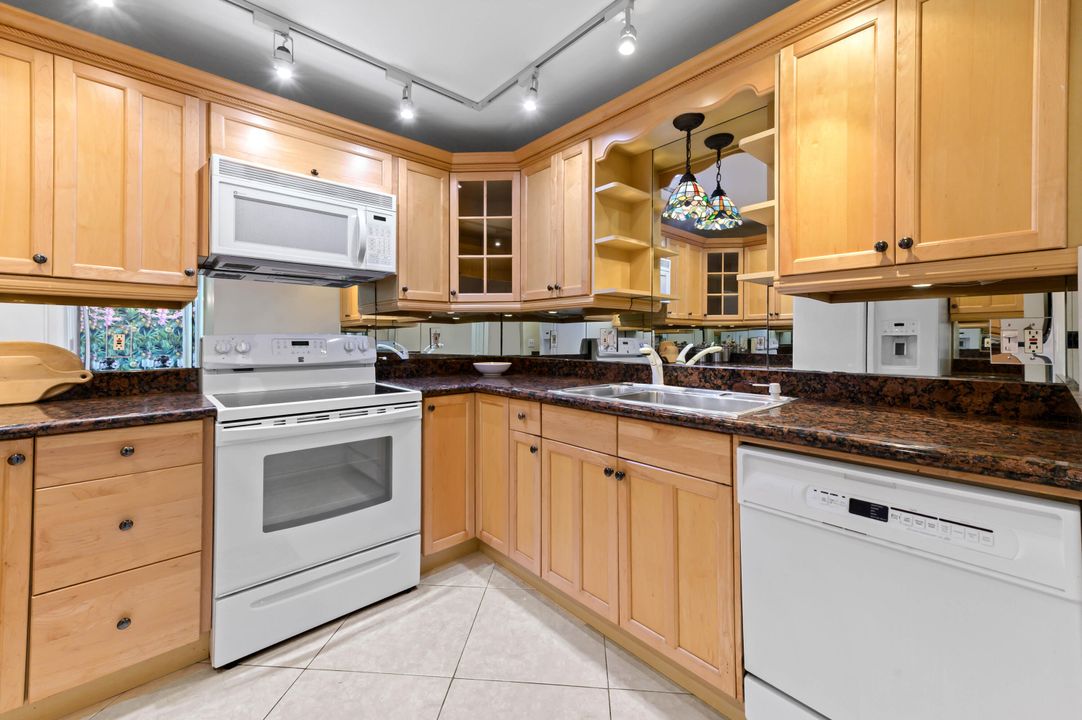 待售: $239,950 (1 贝兹, 1 浴室, 1016 平方英尺)