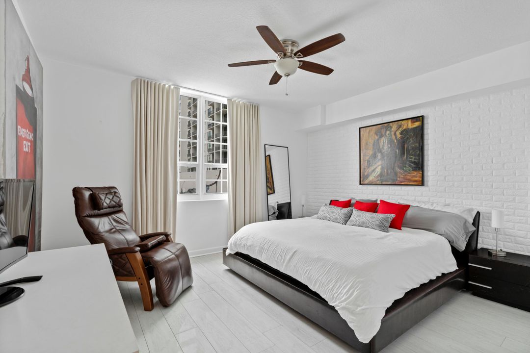 Active With Contract: $4,200 (2 beds, 2 baths, 1160 Square Feet)